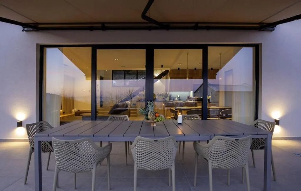 Casa Fani Villa Icici 0*,
